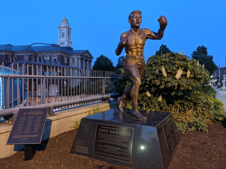  Photo: cocktailsandcannoli.com (tour meeting spot) 