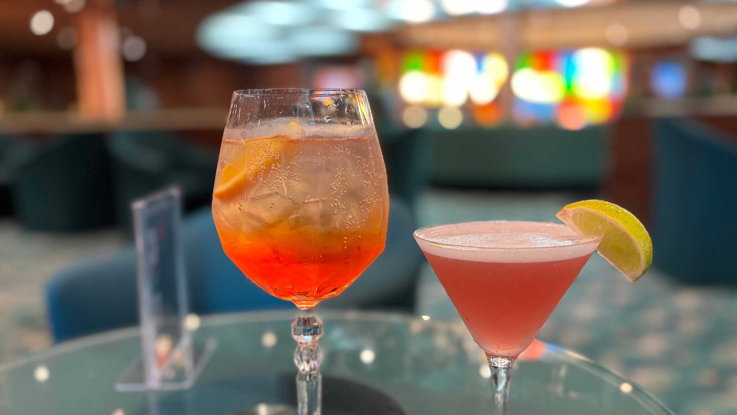 Bar Moxy, cocktails in Downtown