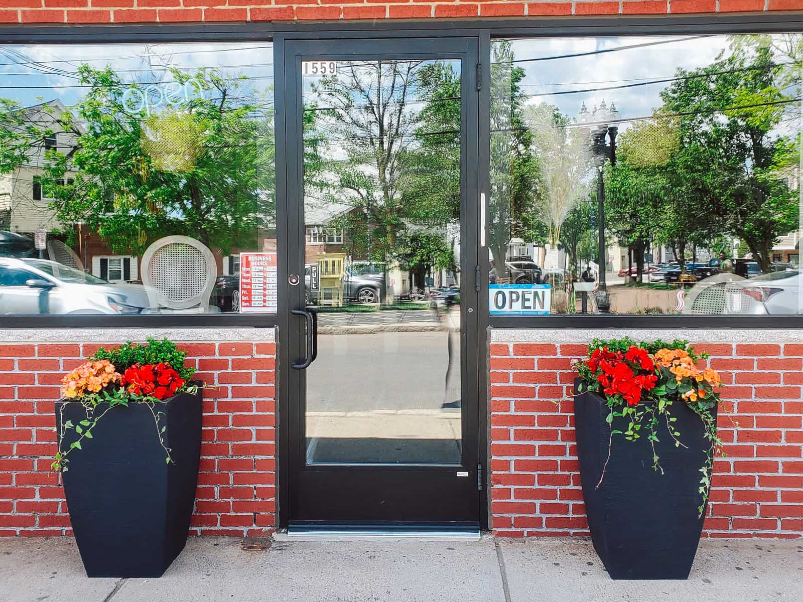 Capri Bimestre Bar, american in Revere