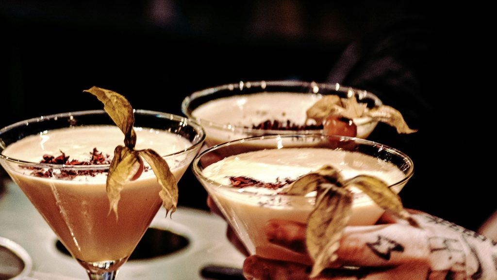 Caveau, cocktails in Downtown