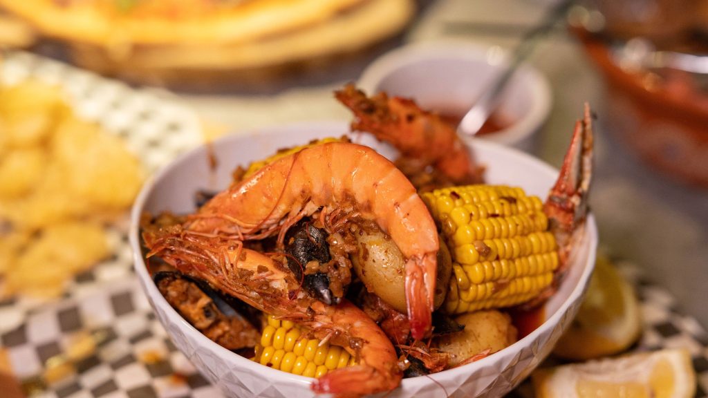 Hook and Reel Cajun Seafood and Bar, seafood in Revere