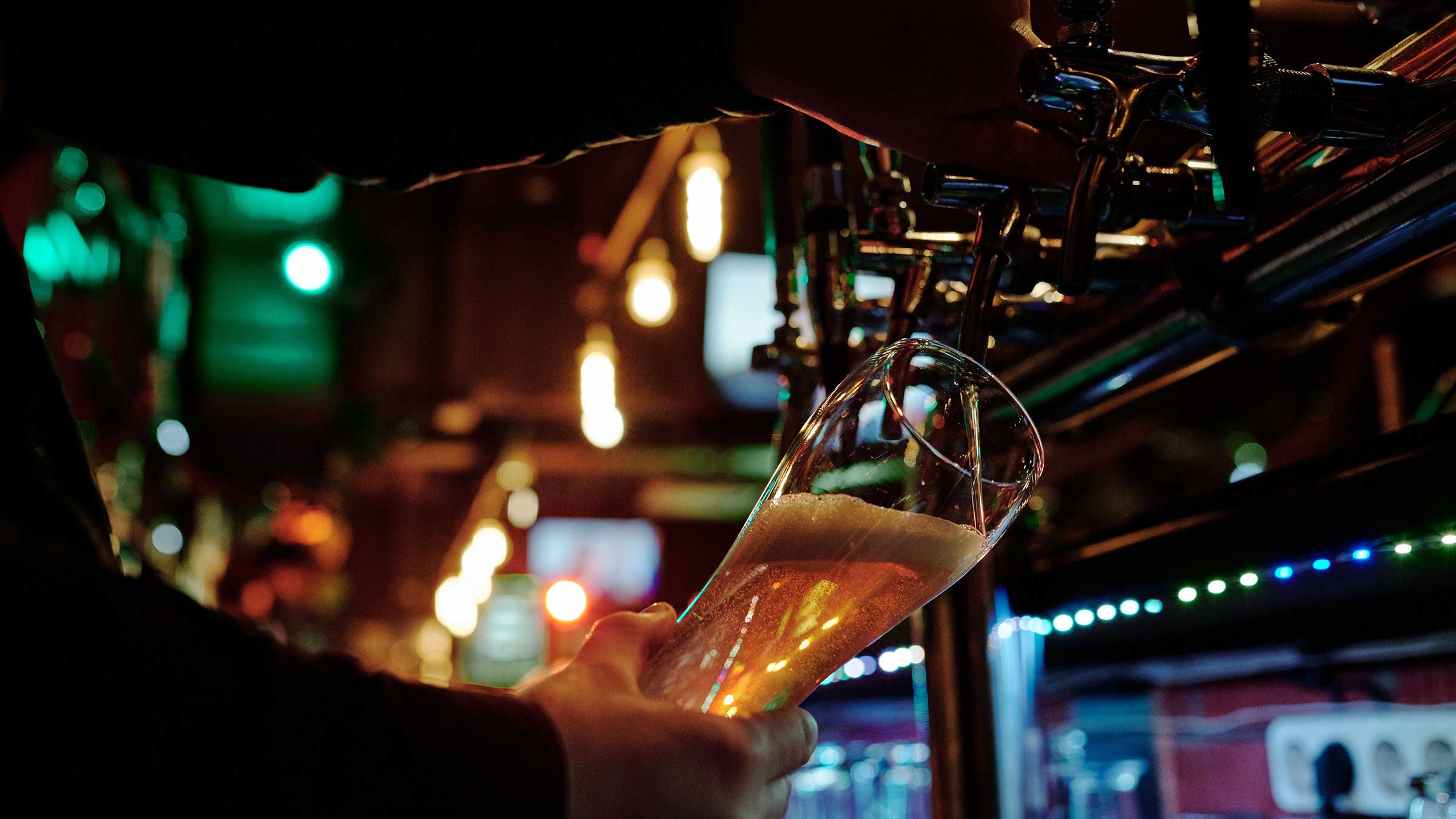 Olde Magoun’s Saloon, beer in Somerville