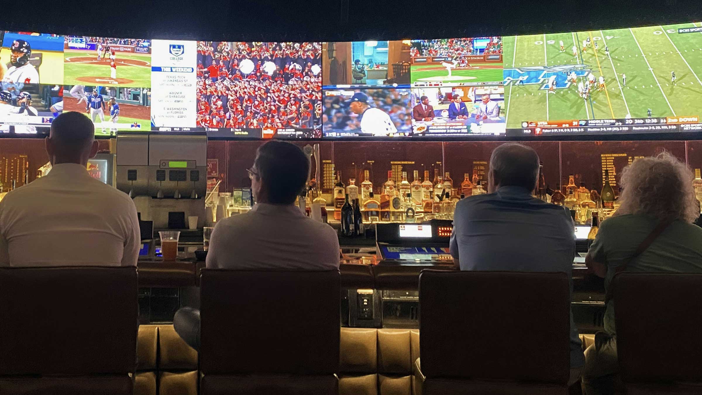 The Sportsbook, american in Everett