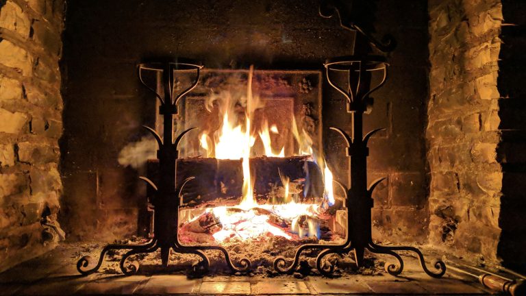 8 Boston bars with cozy fireplaces